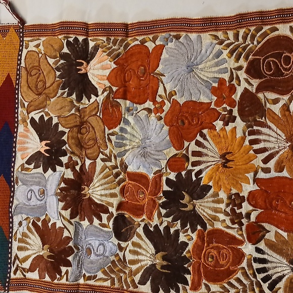 Vintage Embroidered Table Runner - Picture 8 of 10